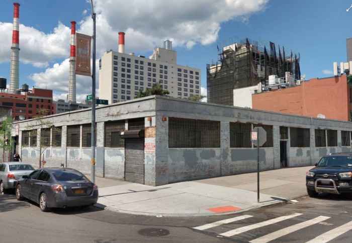 10-11 40th Avenue (Credit - Cyclomedia)